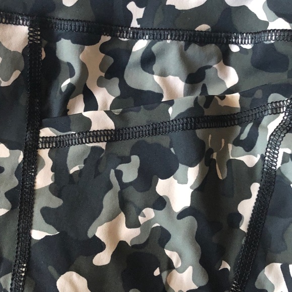 Sweaty Betty Green Elephant Camo 78 